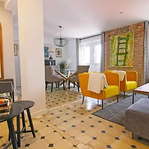 https://luxuryhistoric-buildingold-town5-pax.1costadelsol.com